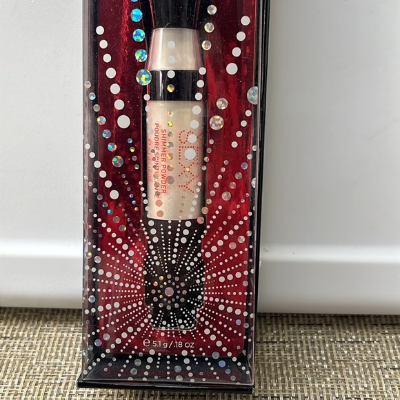 Victoria’s Secret Very Sexy Shimmer Powder Brush - Picture 4 of 7